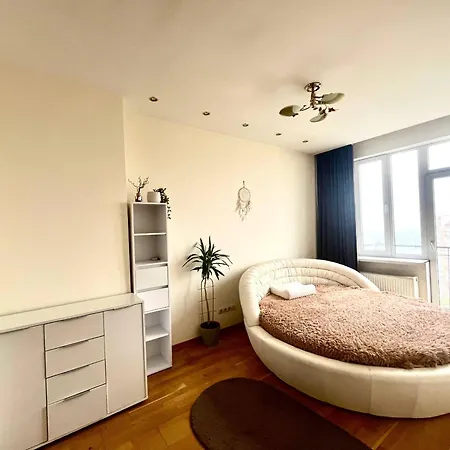 в аркадии с двумя спальнями, гостиной и двумя санузлами Apartment *