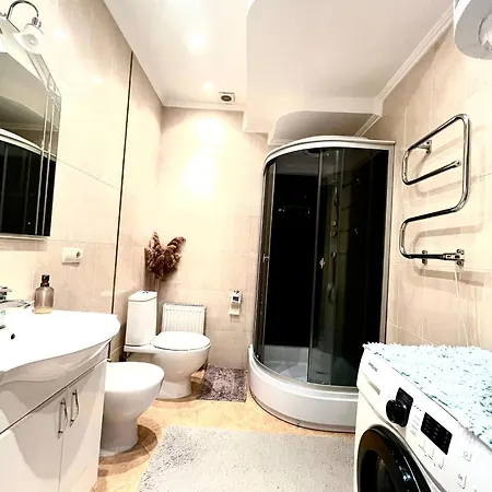 Apartment в аркадии с двумя спальнями, гостиной и двумя санузлами
